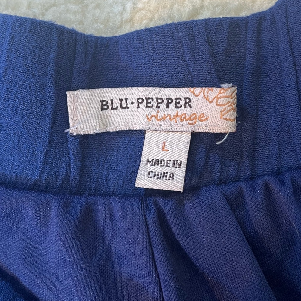 Embroidered Shorts - Picture 2 of 3